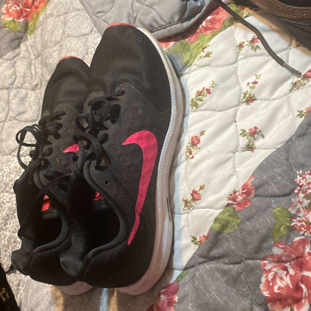 Size 10 women’s Nike running shoes